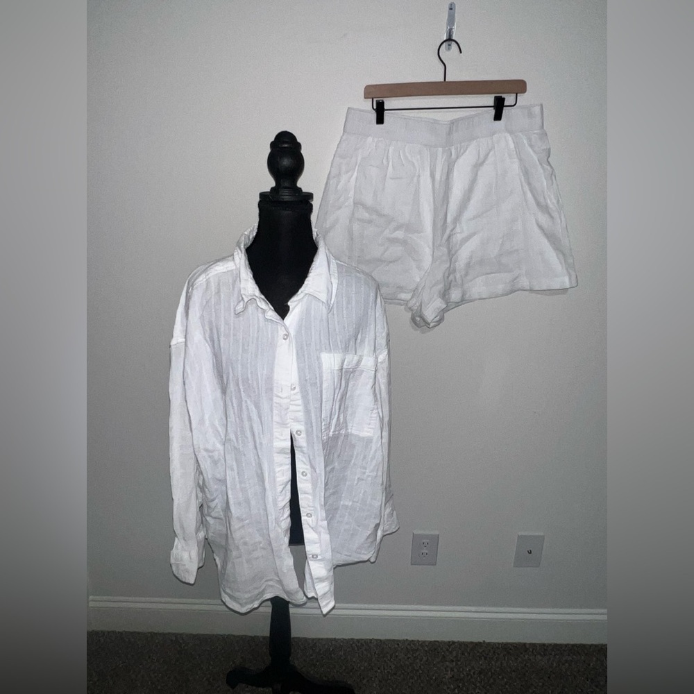 American Eagle Gauzy Cotton White Button-Up Shirt and Shorts Set Size L